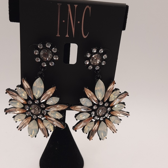 NWT INC RHINESTONE FLOWER DROP EARRINGS - Picture 3 of 4